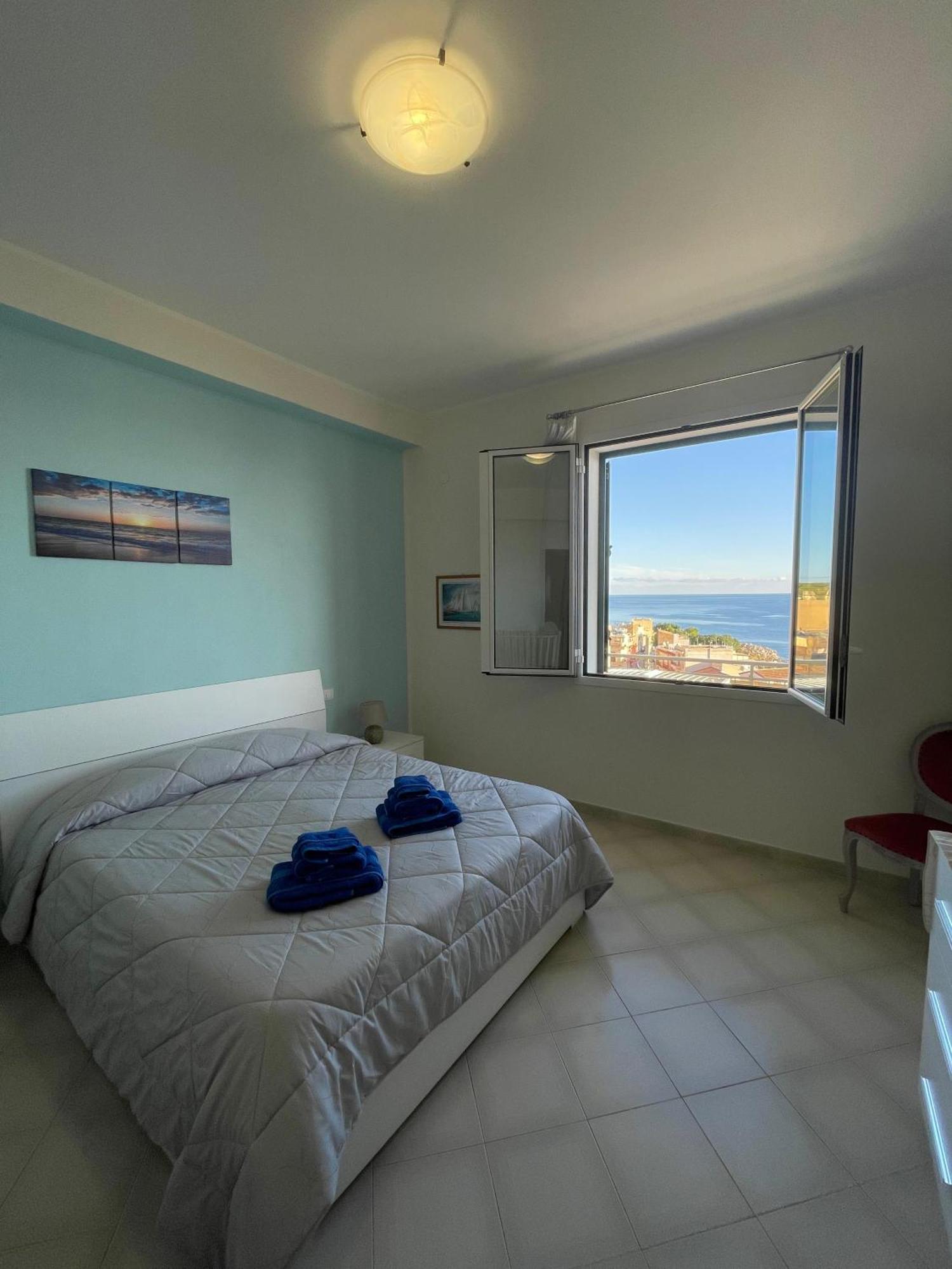 Le Finestre Sul Mare Apartment *