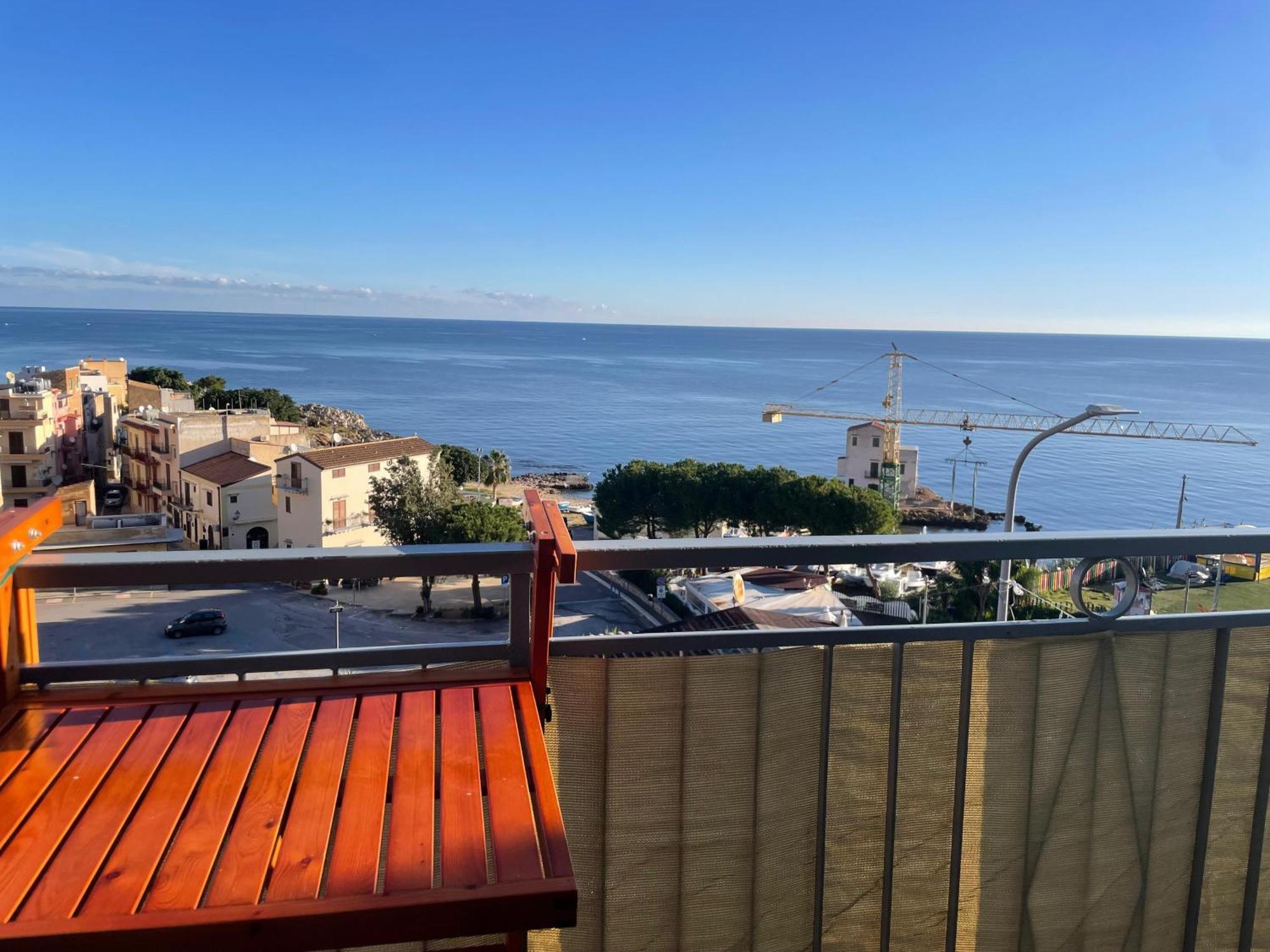 Le Finestre Sul Mare Apartment *